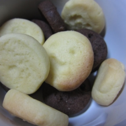 ピーナッツバターが余っていたので参考にさせていただきました☆ココア味と二色で＾＾ピーナッツバターのコクがでてとっても美味しかったです＾－＾ｖ